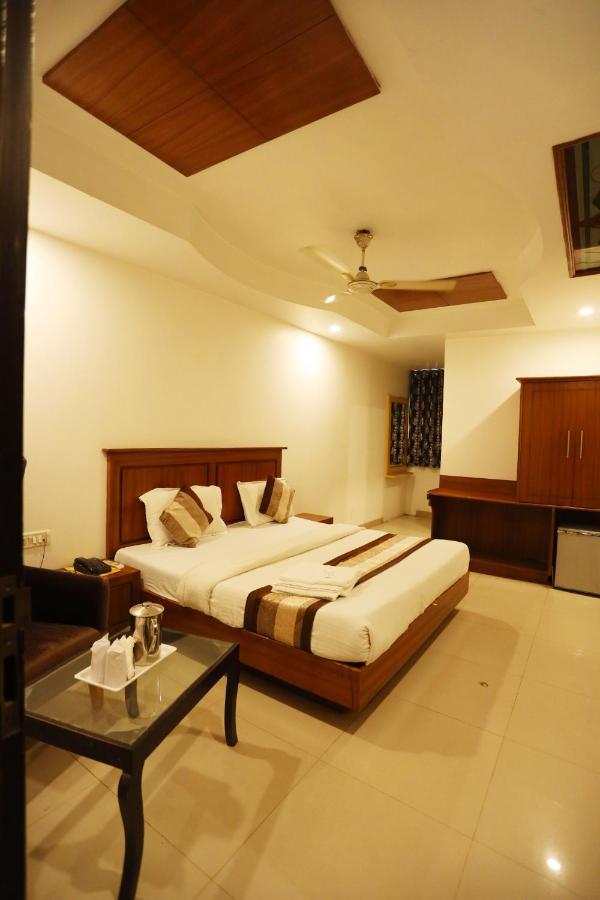 Hotel Maya 'New Delhi' Exterior foto